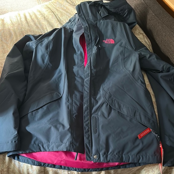 The North Face Black and Pink Ski Jacket High Collar Water- resistant. - Picture 1 of 6
